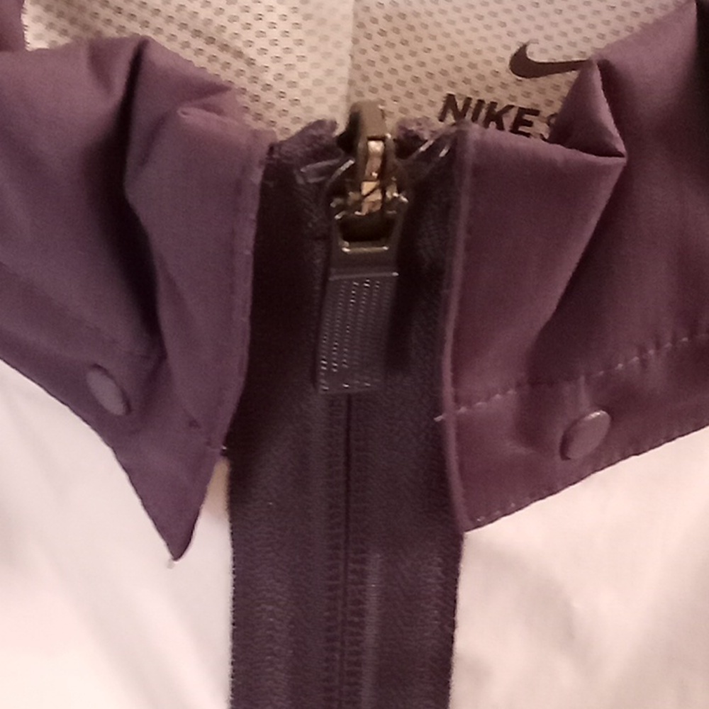 NEW NIKE Shield Basketball Fame Springfield Mass. Size M White Gray B35 X - Picture 13 of 16